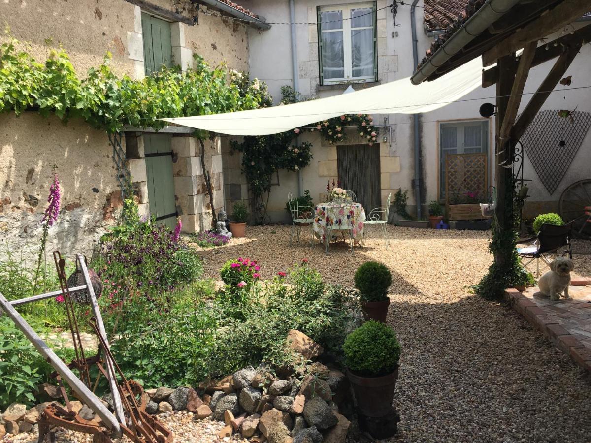 Maison La Roche Chambre D'Hotes Le Vigeant Eksteriør bilde